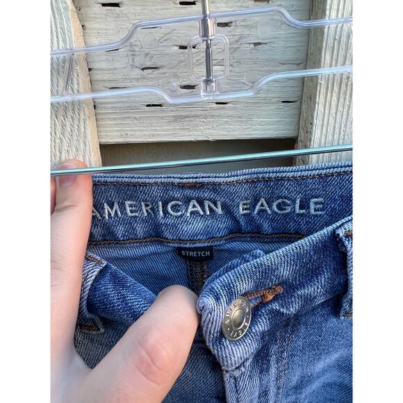 AMERICAN EAGLE Curvy Mom Jeans Light Wash Distressed Size 2 - Picture 6 of 6